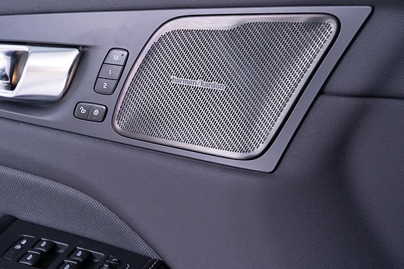 Volvo XC60 18 of 30