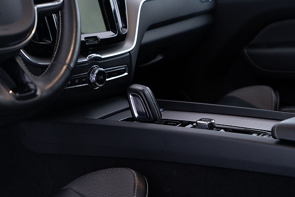 Volvo XC60 13 of 30