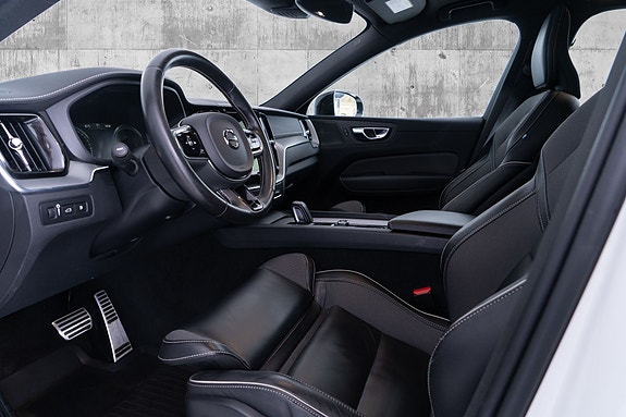 Volvo XC60 11 of 30
