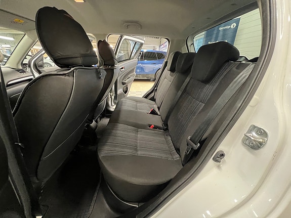 Suzuki Swift 15 of 29