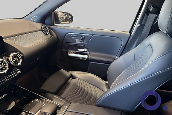 Mercedes-Benz EQA300 14 of 20