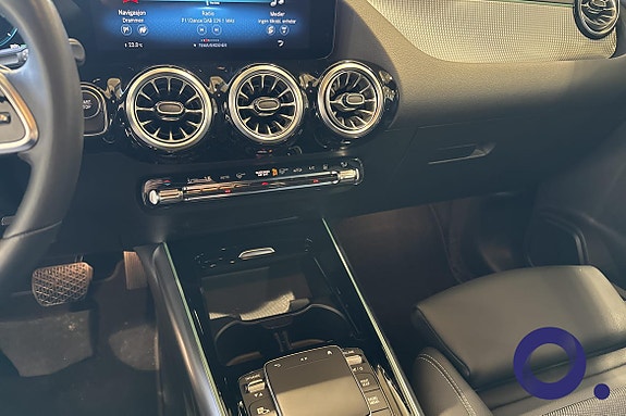 Mercedes-Benz EQA300 18 of 20