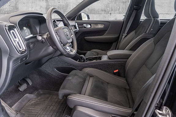 Volvo EX40 17 of 30