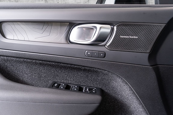 Volvo EX40 25 of 30