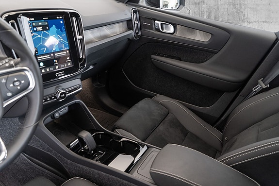 Volvo EX40 19 of 30