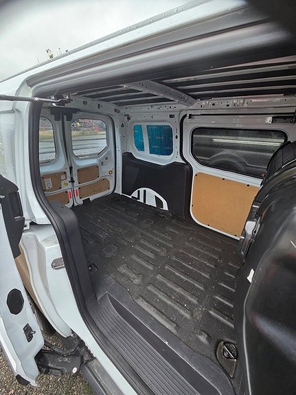 Ford Transit Connect 6 of 11