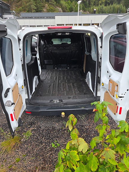 Ford Transit Connect 9 of 11