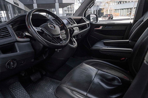 Volkswagen Caravelle 16 of 27