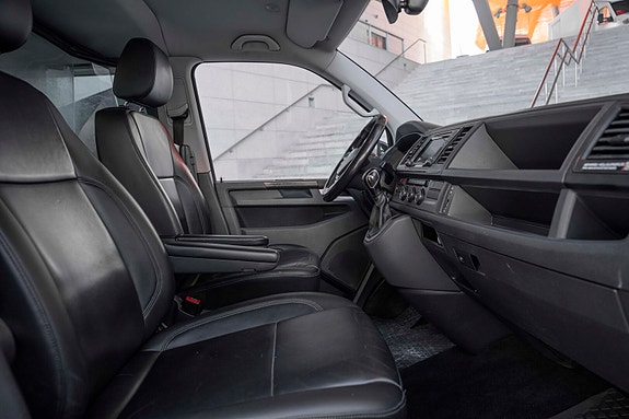 Volkswagen Caravelle 18 of 27