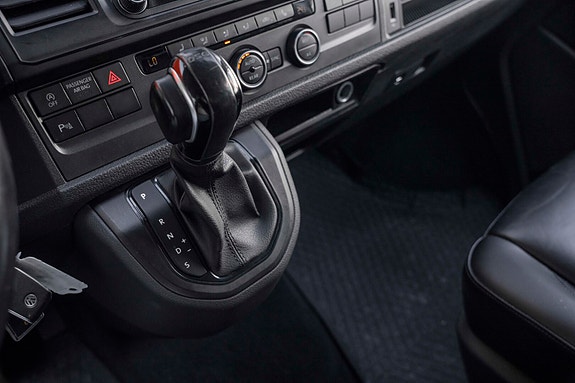 Volkswagen Caravelle 11 of 27