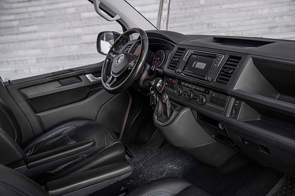 Volkswagen Caravelle 20 of 27