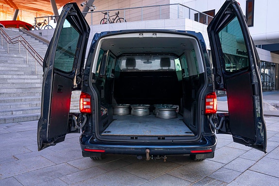 Volkswagen Caravelle 5 of 27