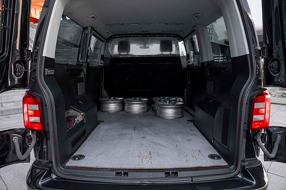Volkswagen Caravelle 22 of 27