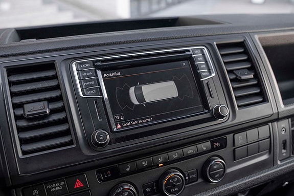 Volkswagen Caravelle 13 of 27