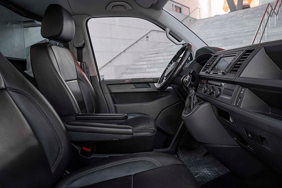 Volkswagen Caravelle 19 of 27