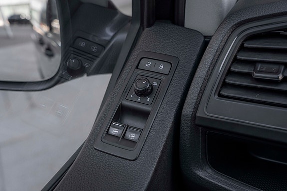 Volkswagen Caravelle 14 of 27