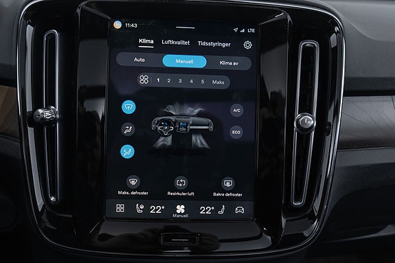 Volvo XC40 30 of 30