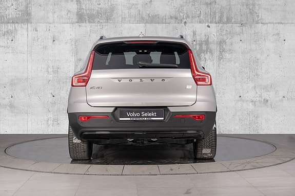 Volvo XC40 12 of 30