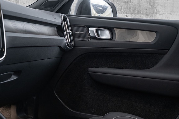 Volvo XC40 19 of 30