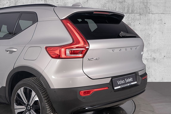 Volvo XC40 11 of 30