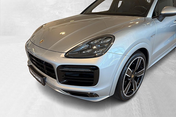 Porsche Cayenne 6 of 30