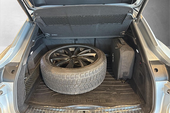 Porsche Cayenne 9 of 30