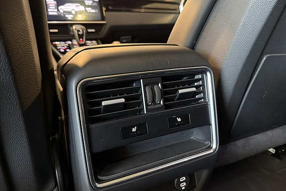 Porsche Cayenne 21 of 30