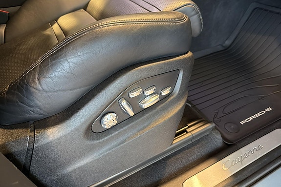 Porsche Cayenne 17 of 30