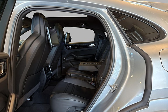 Porsche Cayenne 12 of 30
