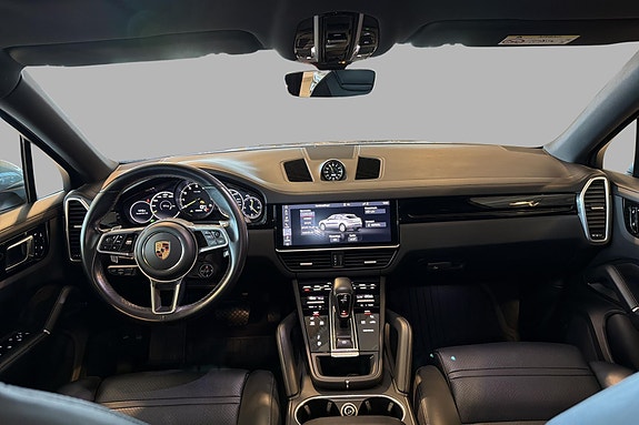 Porsche Cayenne 13 of 30