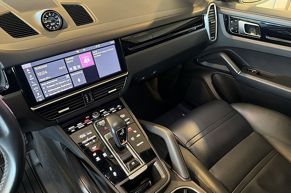 Porsche Cayenne 27 of 30