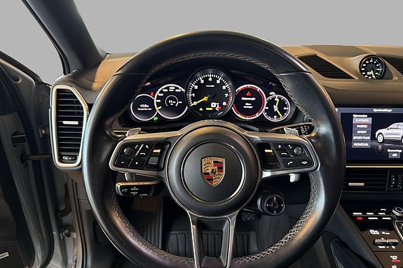 Porsche Cayenne 14 of 30
