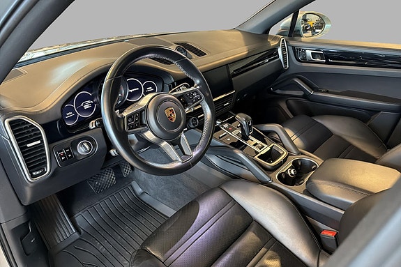 Porsche Cayenne 11 of 30