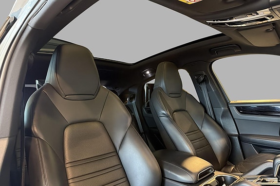 Porsche Cayenne 18 of 30