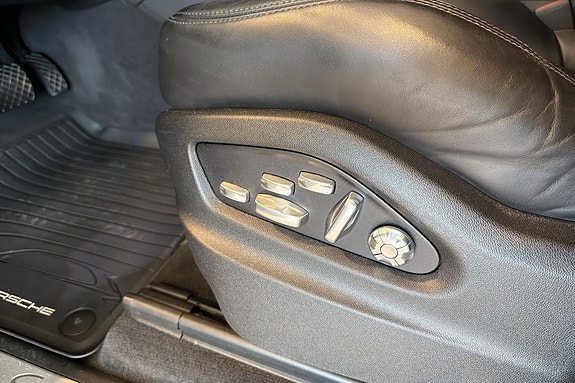 Porsche Cayenne 22 of 30