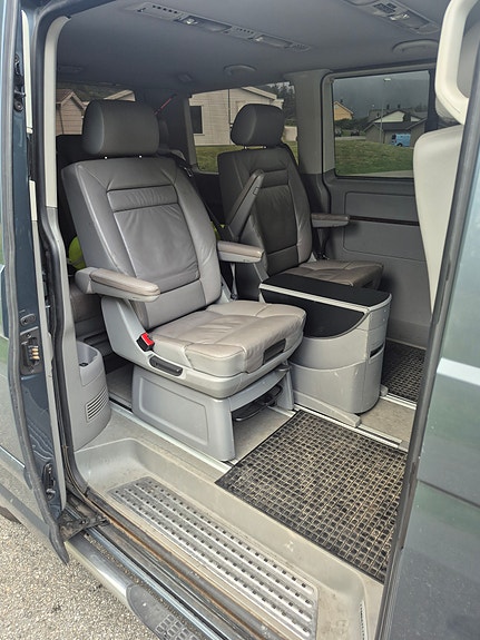 Volkswagen Multivan 12 of 28