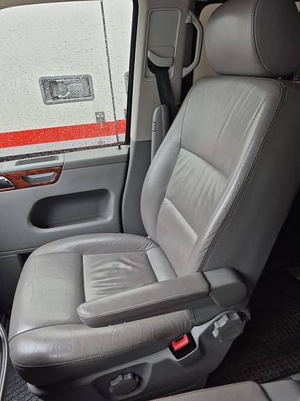 Volkswagen Multivan 9 of 28