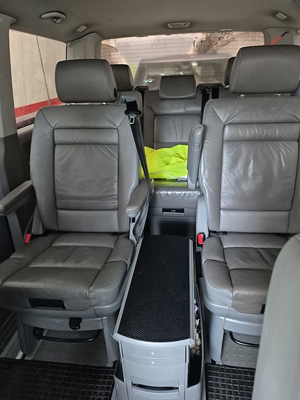 Volkswagen Multivan 7 of 28