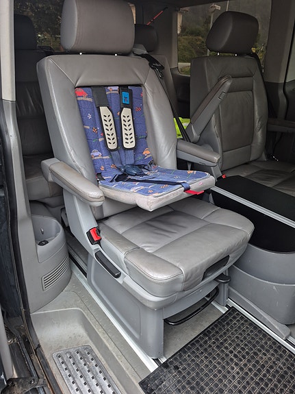 Volkswagen Multivan 25 of 28