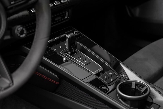 Porsche 911 Carrera 4 GTS 25 of 30