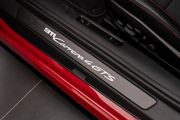 Porsche 911 Carrera 4 GTS 30 of 30