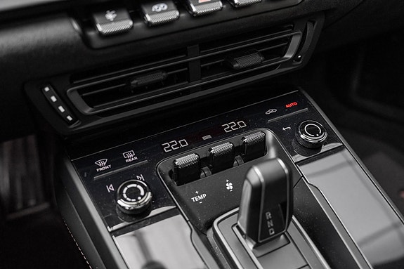 Porsche 911 Carrera 4 GTS 21 of 30