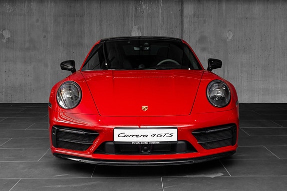 Porsche 911 Carrera 4 GTS 11 of 30