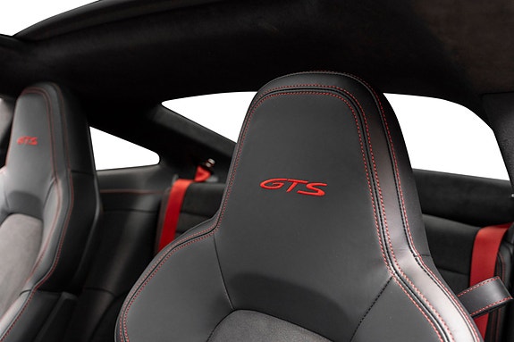 Porsche 911 Carrera 4 GTS 27 of 30