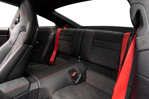 Porsche 911 Carrera 4 GTS 29 of 30