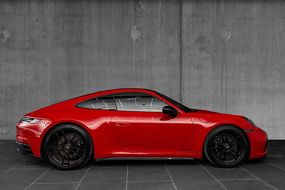Porsche 911 Carrera 4 GTS 9 of 30