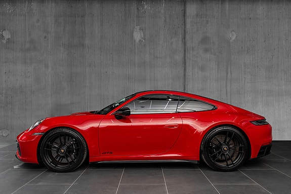 Porsche 911 Carrera 4 GTS 2 of 30