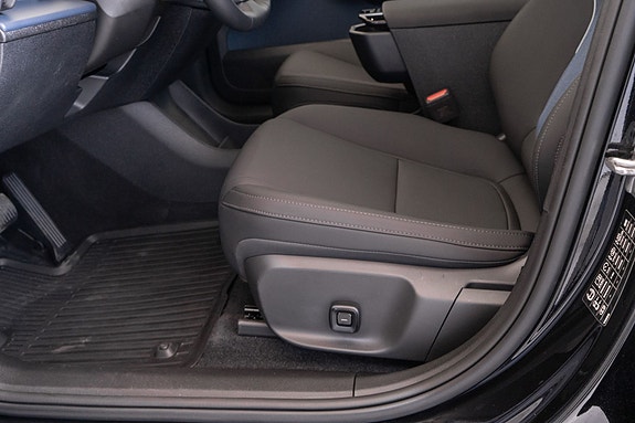 Volvo EX30 CC 22 of 30