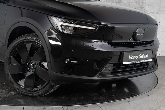 Volvo EX40 2 of 30