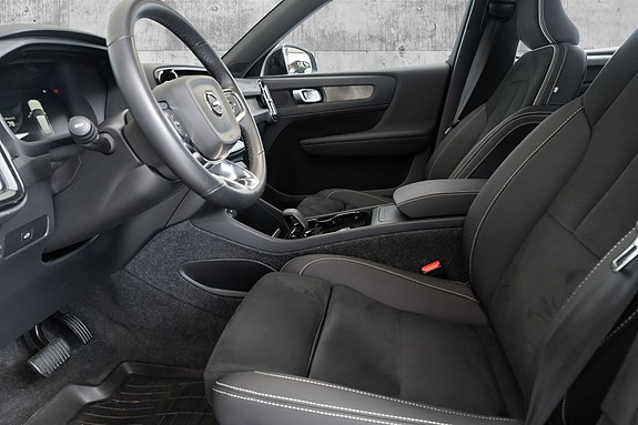 Volvo EX40 15 of 30